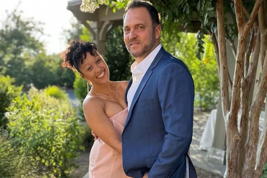 Tamera Mowry Husband