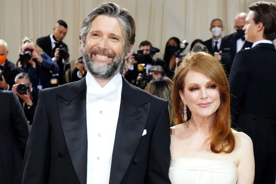 Julianne Moore Husband